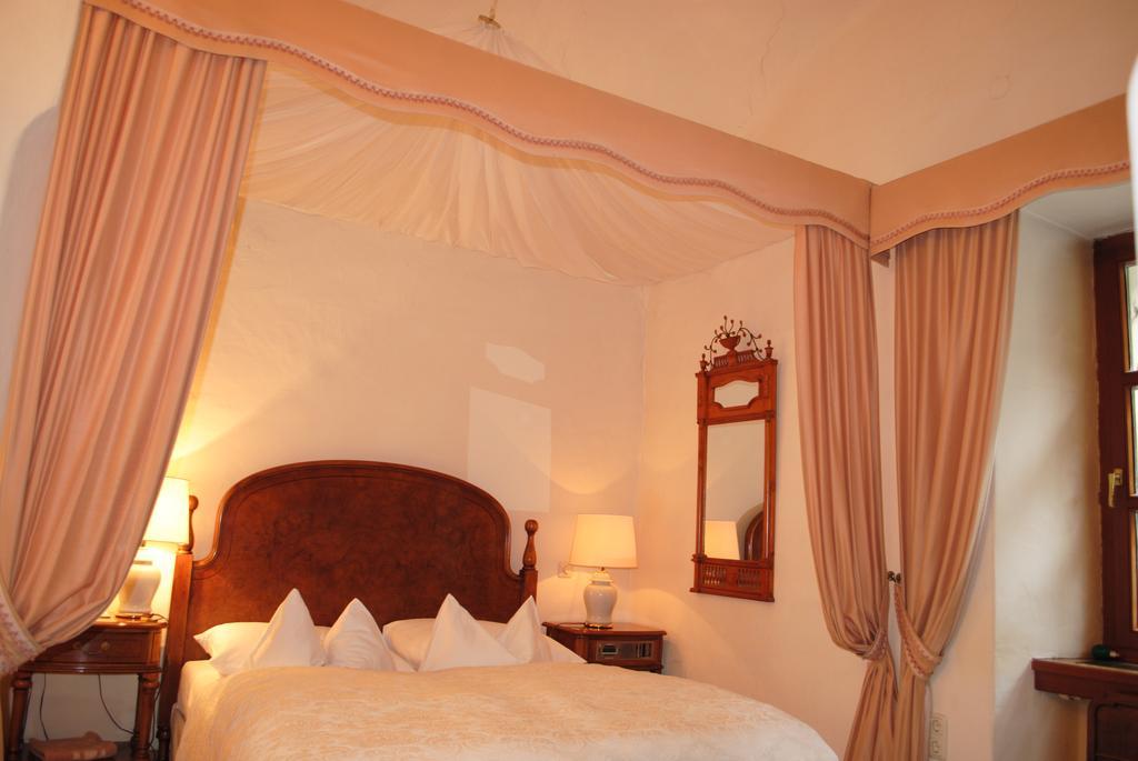 Schlosshotel Obermayerhofen Sebersdorf Room photo