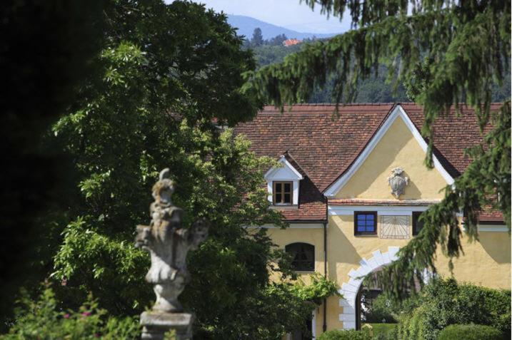 Schlosshotel Obermayerhofen Sebersdorf Exterior photo